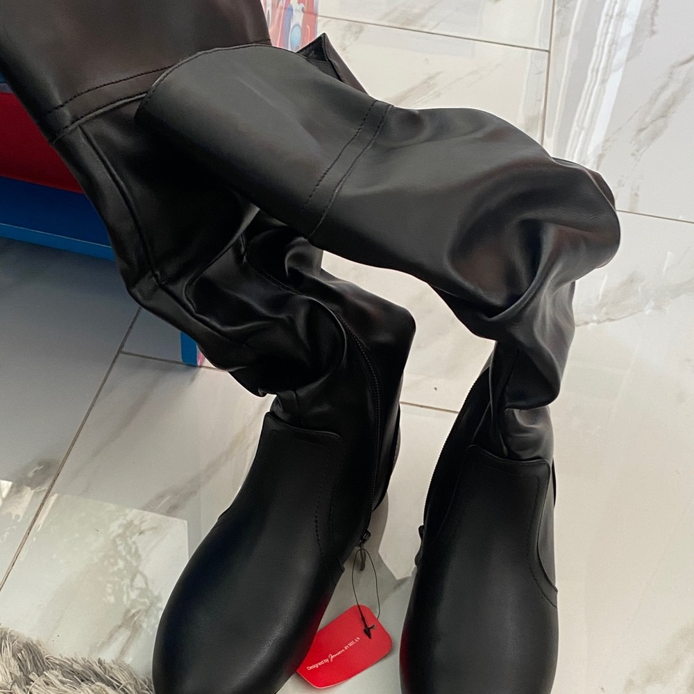 Elegant Black Women's Boots